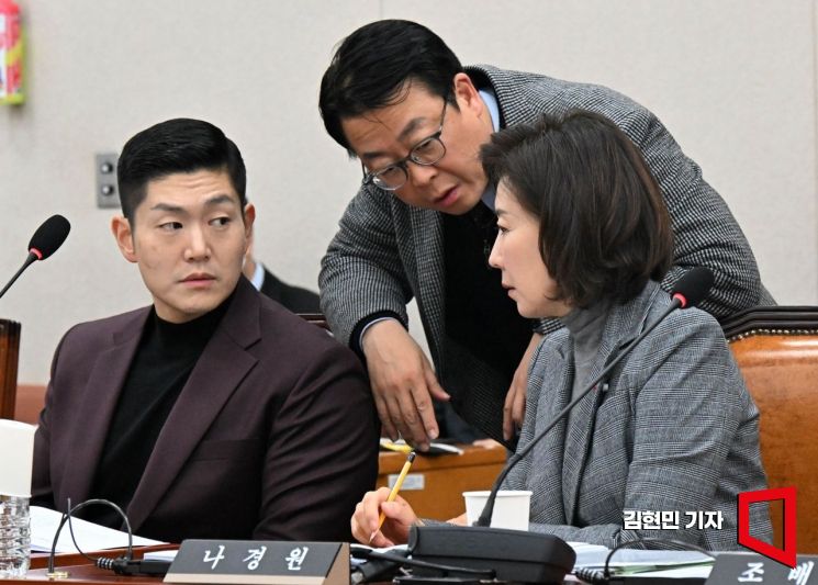 [포토] 대화하는 나경원-곽규택