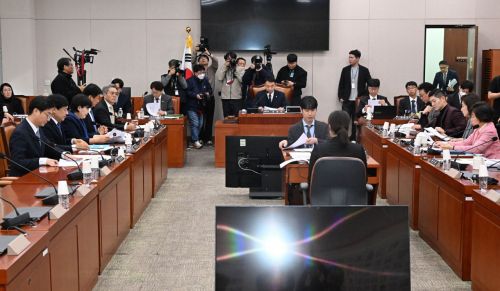 김용민 국회 법사위 법안심사제1소위원장이 8일 국회에서 열린 법제사법위원회 법안심사제1소위원회에서 회의를 주재하고 있다. 2025.12.8 김현민 기자