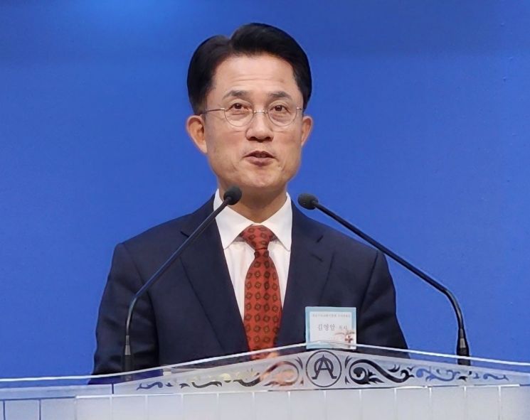 제27회 정기총회에서 수석부회장인 김영암 목사(경화교회)가 대표회장 선출됐다.