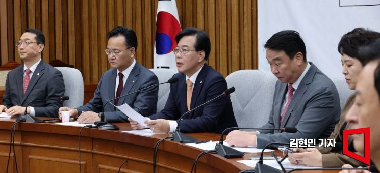 송언석 국민의힘 원내대표가 9일 국회에서 열린 원내대책회의에서 발언하고 있다. 2025.12.9 김현민 기자