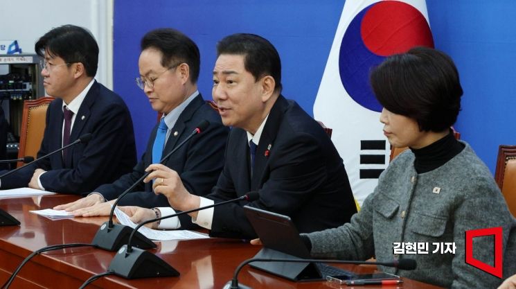 [포토] 김병기 "청와대 복귀, 망가진 국정 '정상 궤도' 돌리는 결정"