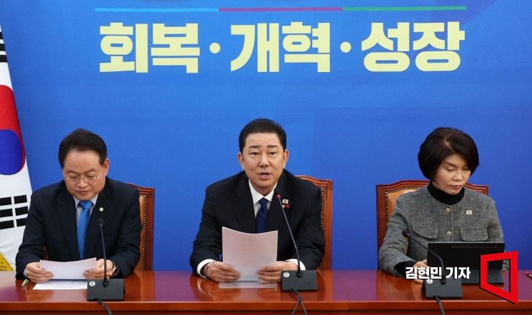 [포토] 김병기 "안부수 진술번복 뒤엔 회유 정황…정치검찰 끝장보겠다"