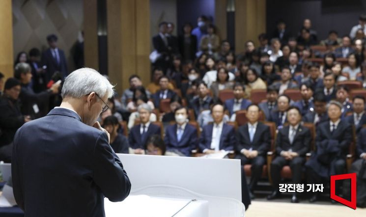 [포토] 개회사하는 천대엽 법원행정처장