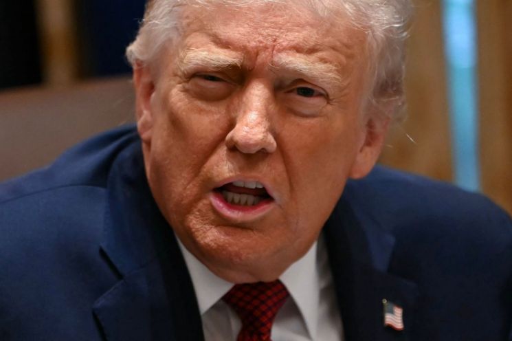 뿔난 美농가 달래기 나선 트럼프…120억달러 긴급 투입