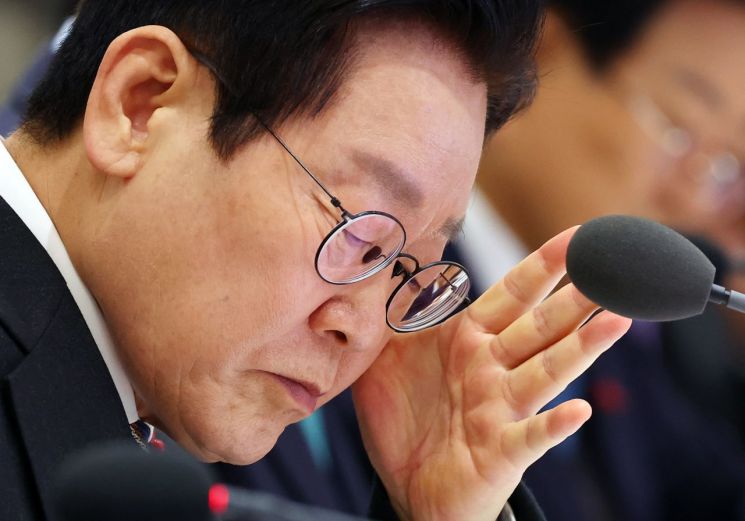 "같은 일해도 비정규직에 돈 더줘야"…李대통령, '최저임금' 관행 질타