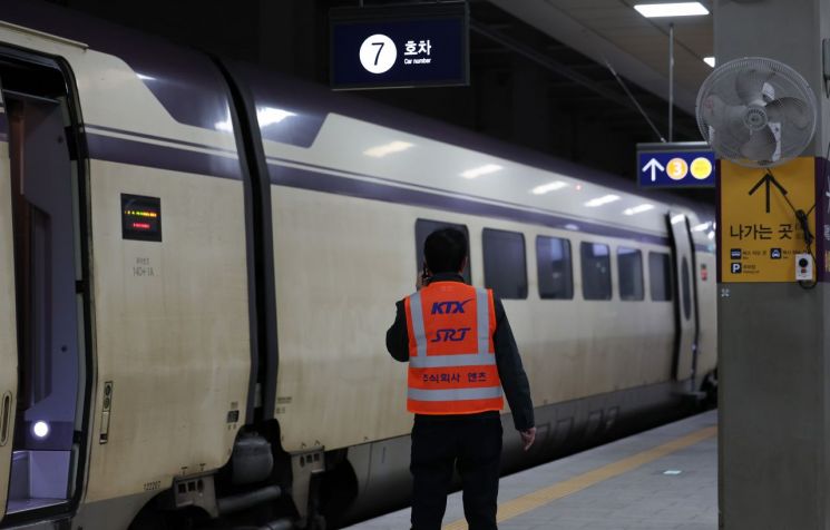 정답 먼저, 근거는 나중에...'속도부터 내는' 철도 통합 로드맵 - 뉴스 썸네일 이미지