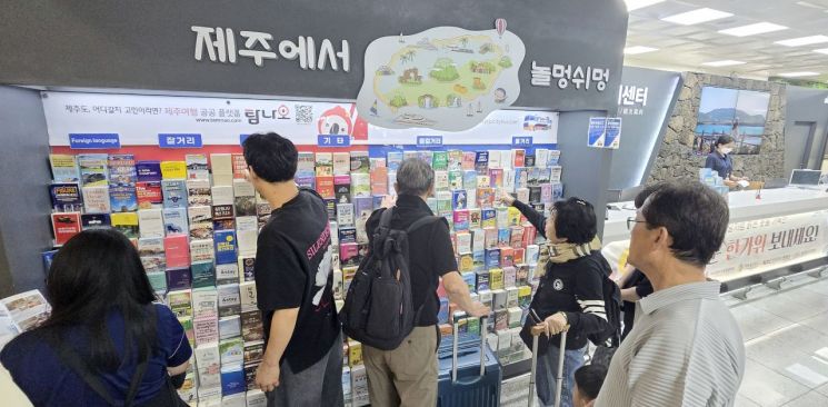 제주서 10만원 쓰면 4만원은 입으로…꼭 먹고 가는 '이것'