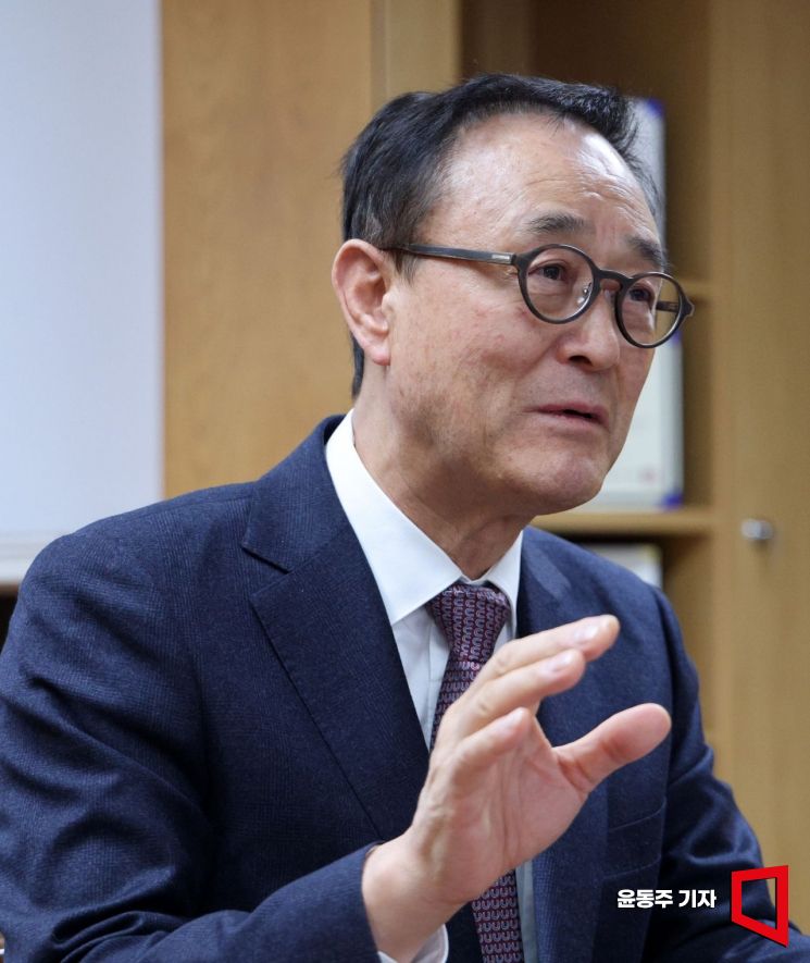 송치영 소상공인연합회 회장이 아시아경제와 인터뷰를 하고 있다. 윤동주 기자