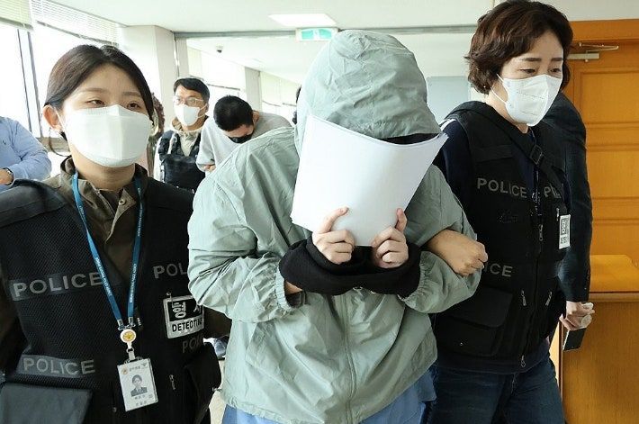 지난달 20일 캄보디아 송환 피의자들이 충남 홍성 대전지법 홍성지원에 구속 전 피의자심문(영장실질심사)을 받기 위해 출석하고 있다. 연합뉴스