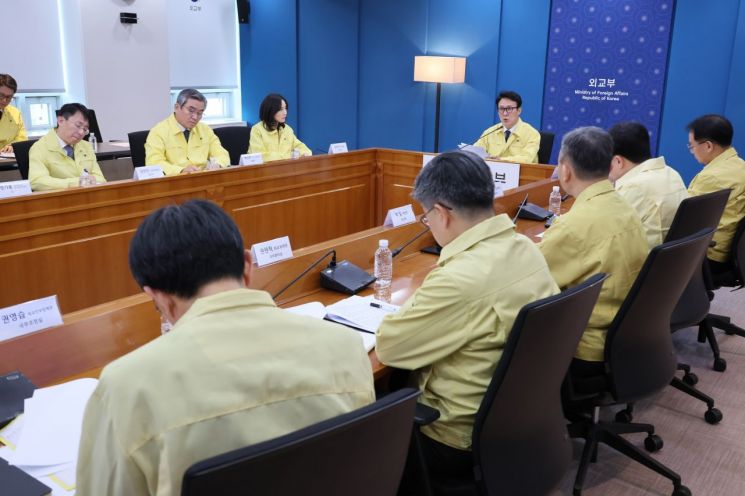 金총리 "재외국민 보호, 인력·예산 아끼지 않아…관계부처 협력해야"