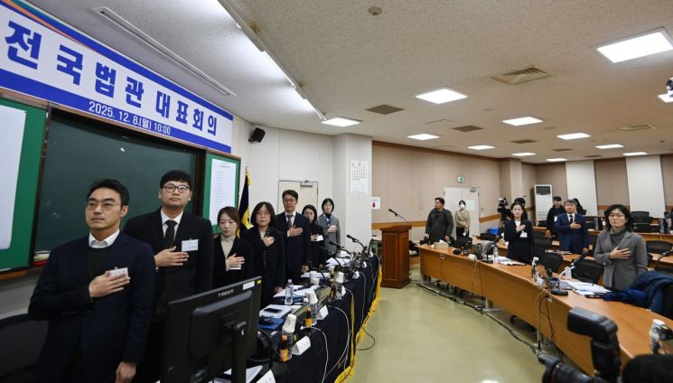 추미애 "내란재판부, 위헌시비지 위헌소지 아냐 …민주당 졸아서 못 밀어붙여"