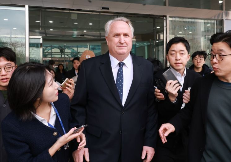 국민의힘 인요한 의원직 사퇴...한동훈 논란으로 내홍도