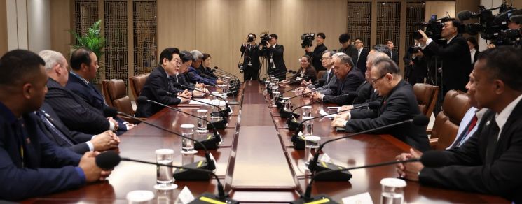 태평양도서국 방한단 접견한 李대통령 "광물·에너지 협력 확대 가능성 커"