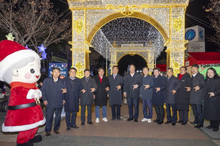 겨울 관광 축제…‘2025 럭키칠곡 크리스마스 마켓’개장