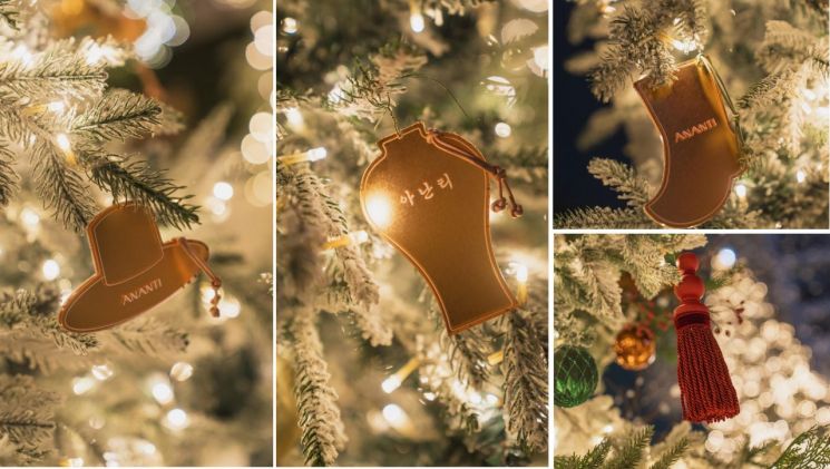 빌라쥬 드 아난티 트리에 설치된 갓, 항아리, 버선 모양 등의 장식 소품들.