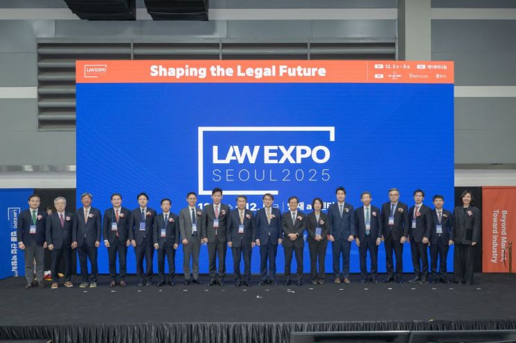 [최석진의 로앤비즈]국내 첫 법률 B2B 박람회 '성황'... AI 중심 법률산업... - 뉴스 썸네일 이미지