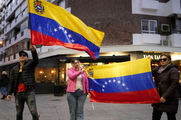 "많은 이가 목숨 걸어 도왔다" 노벨평화상 수상자 마차도, 11개월 만에 공식석상 나선다