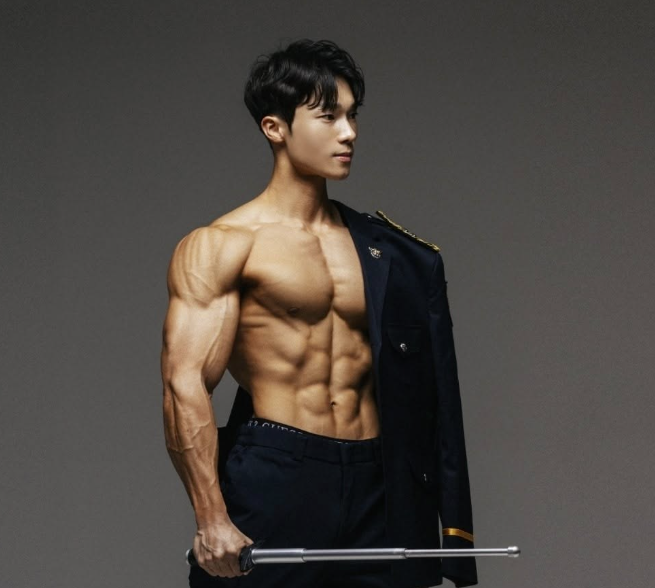 "새벽 4시에 일어나 공복 유산소"…아이들 위해 '몸짱 달력 모델' 된 경찰들