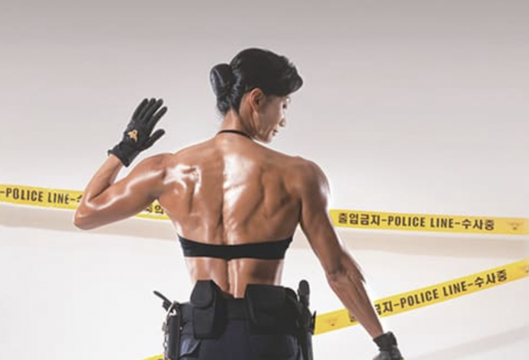 "새벽 4시에 일어나 공복 유산소"…아이들 위해 '몸짱 달력 모델' 된 경찰들