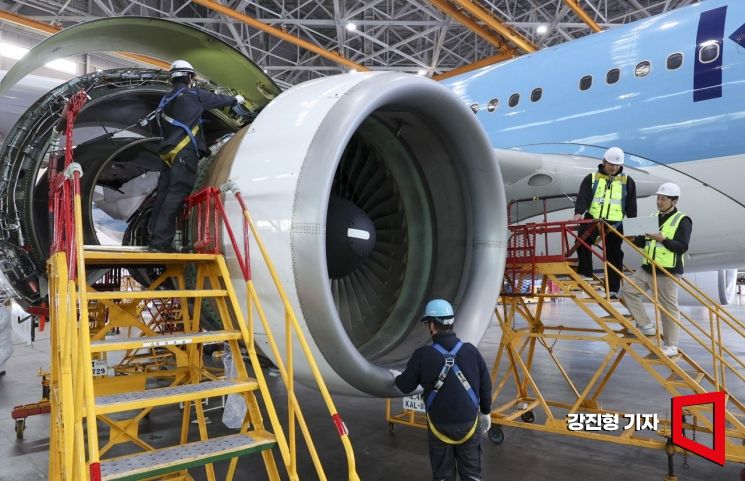 [르포]15년 경력 현장 정비사가 AI 인력으로…대한항공의 실험[AI시대, 일자리가 바뀐다]
