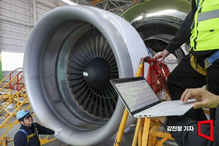 [르포]15년 경력 현장 정비사가 AI 인력으로…대한항공의 실험[AI시대, 일자리가 바뀐다]