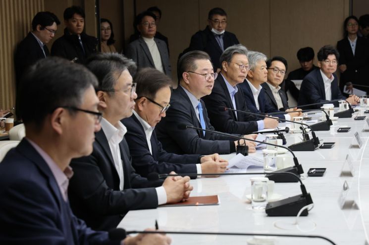 與와 마주한 경제8단체 "자사주 소각 의무화, 다듬어야 할 부분 많아"