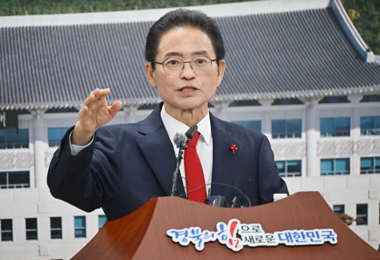 이철우 경북지사, 3선 도지사 출마 선언…"6개월만에 암 완치"