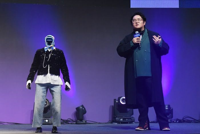 버추얼돌에 청바지 입고 춤추는 로봇 아이돌까지 - 뉴스 썸네일 이미지