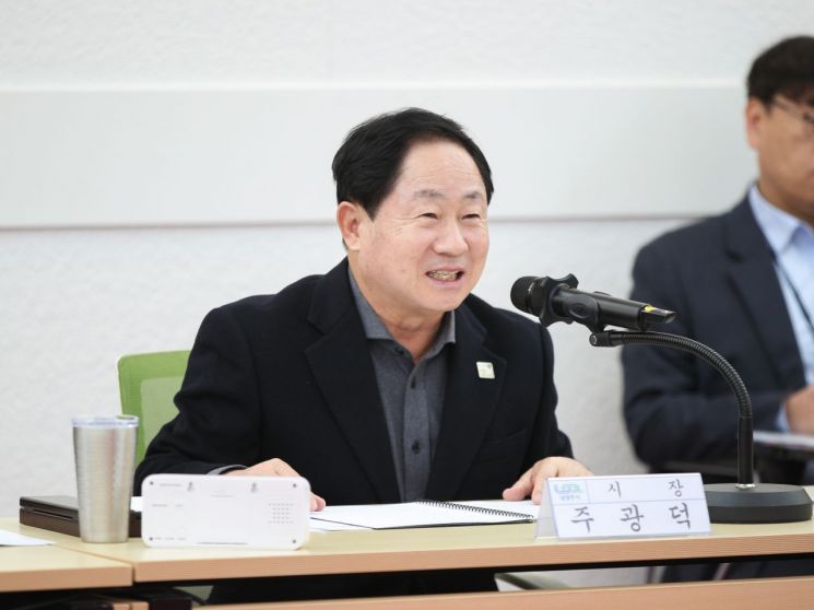 주광덕 남양주시장이 11일 시청 여유당에서 국민의힘 남양주(갑·을 ·병) 당원협의회와 당정협의회에서 인사말을 하고 있다. 남양주시 제공