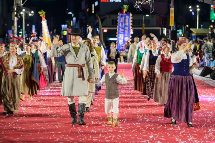 江陵端午祭海外邀请团。江陵市提供