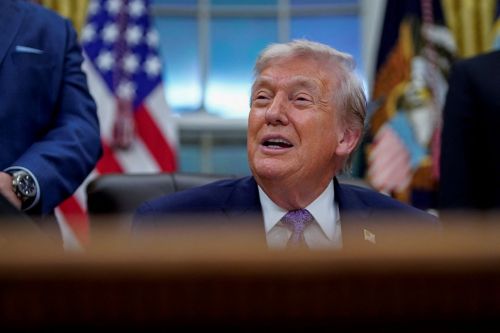 1기 때보다 못한 트럼프 인기…"경제정책 지지율 31%"