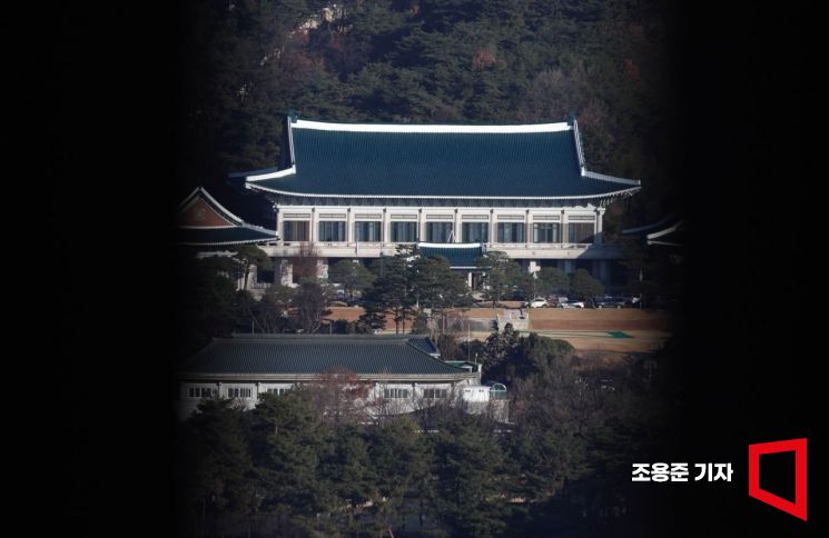 청와대 복귀해도 '댕댕런' 계속 달린다… 대통령경호처 "불시검문도 제한"