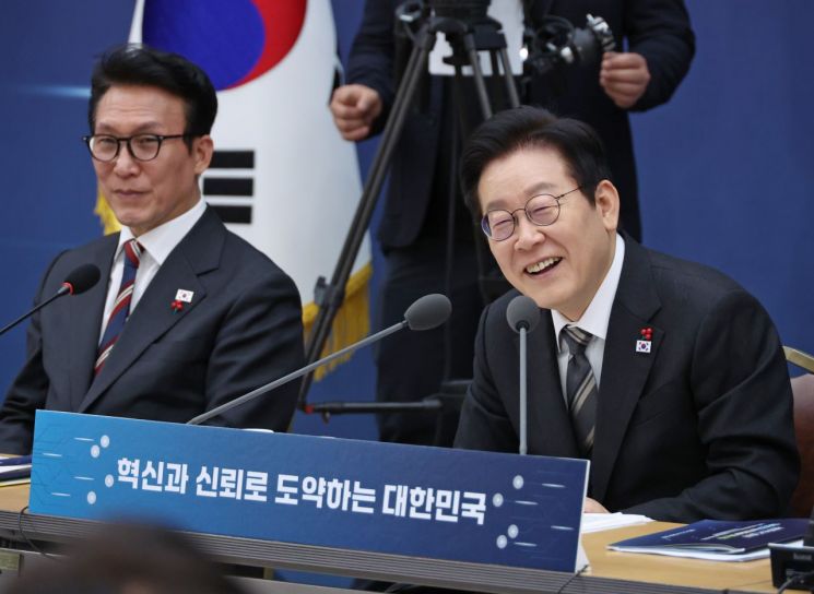 李대통령 "우리 사회에서 금융이 가장 약육강식적"…'포용 금융' 또 강조