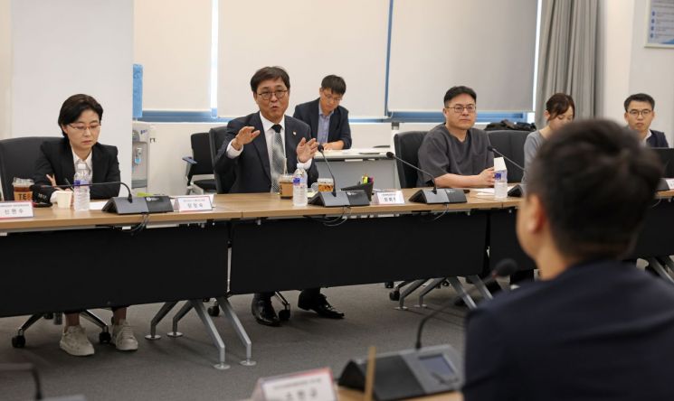 급성장의 그늘, 무너지는 제작 기반[웹툰 산업의 균열]