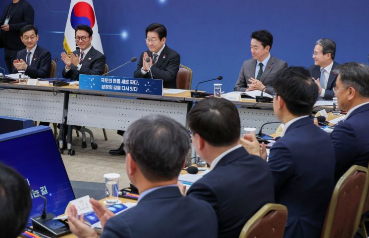 이 대통령 "국토 업무 부정부패 상당히 많아…공정·투명한 권한 중요"