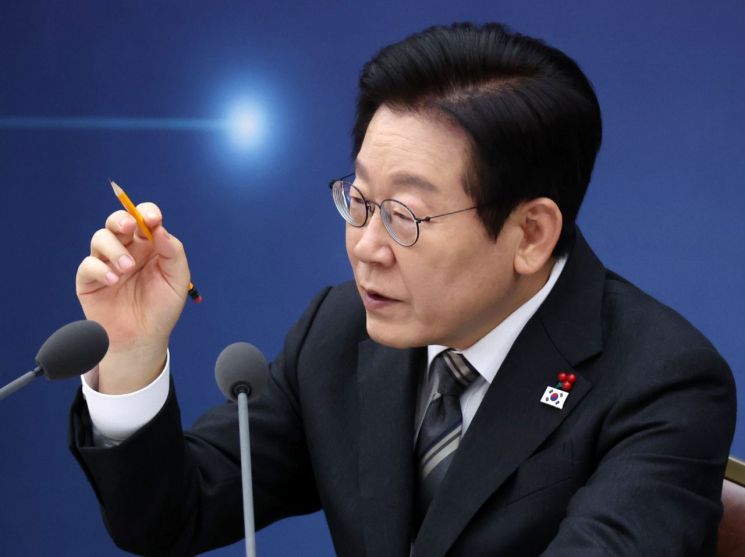 李대통령 "누리호 매년 발사…국가 재정 부담해서라도 산업 생태계 지켜야"(종합2보)