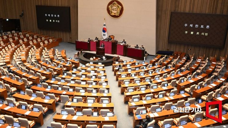 '가산금리 인하' 은행법 개정안 본회의 상정…국힘, 필리버스터 돌입