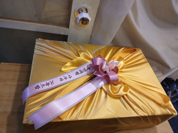 혁신당 '내란 사과' 선물에 국힘 '배'로 응수…신경전 벌여