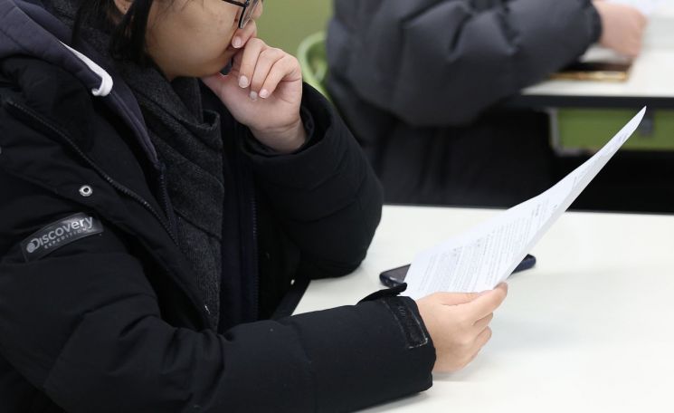 BBC "한국 수능 영어 난이도 미친 수준…악명 높은 마라톤 시험"