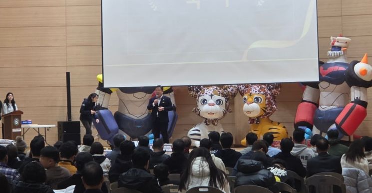 "붕괴 사고 이틀됐는데"…체육대회 참석 김병내 광주 남구청장 논란