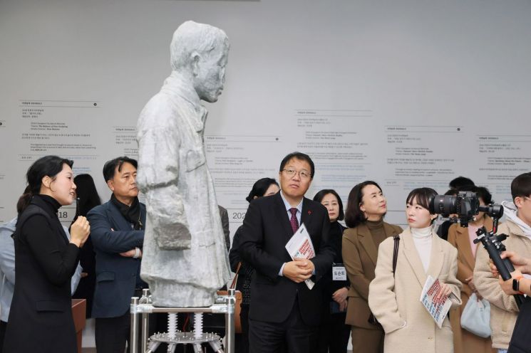 "프롤로그전 보러오세요" … 창원조각비엔날레 첫 문을 열다