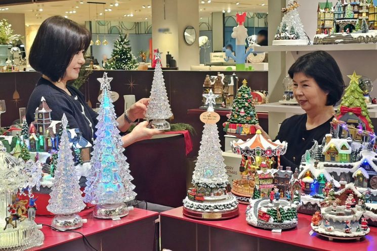 백화점엔 '크리스마스' 가득… 신세계 센텀시티, 인기 아이템 선보여