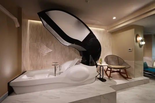 "최대 4명까지 동시에"…20분 이용에 17만원 '인간 세탁기' 비치한 日 호텔