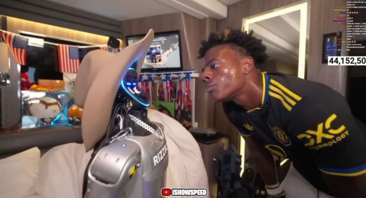 로봇 인플루언서 때린 사람 인플루언서…100만 달러 손배소 피소