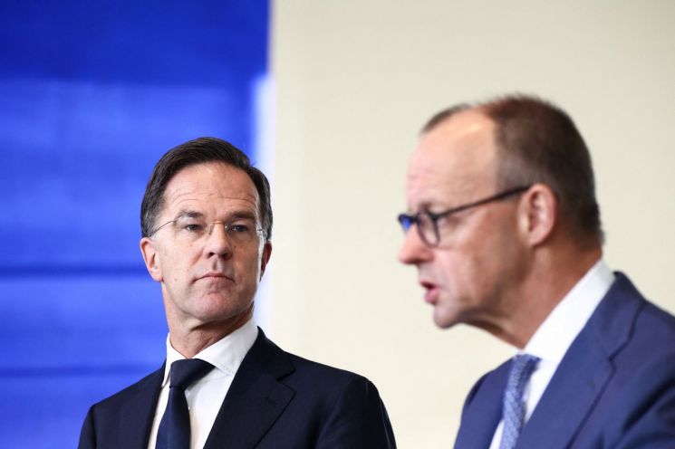 [美 새 안보전략①]中·러 "환영" vs 유럽 "내정 간섭"…각국 엇갈린 반응