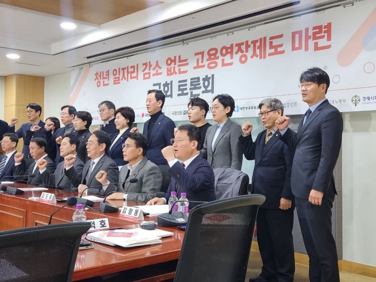 국민의힘, 2030 표심 공략…정년연장·새벽배송 이슈몰이