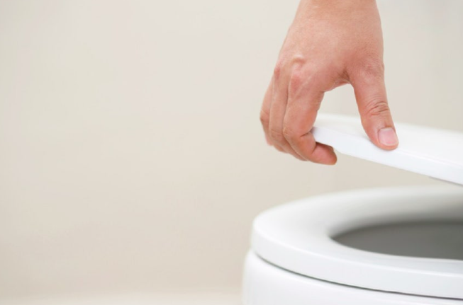 변기 물 잘못 내렸다가…감염병 위험 '확' 올라간다