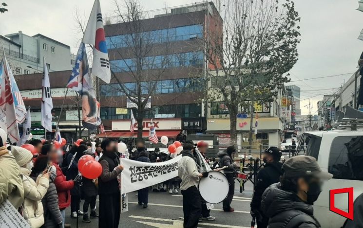 "중국에 나라 넘어갈까 걱정돼"…'계엄 합법, 멸공' 시위 주도한 청년들[극우청년은 누구인가]