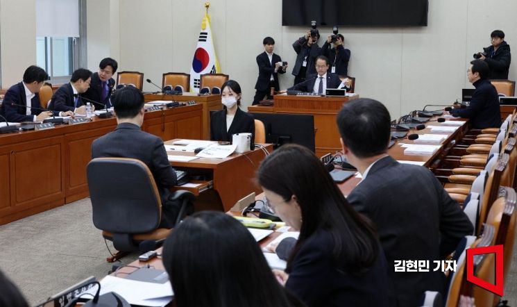 개인정보 유출시 최대 매출 10% 과징금…정무위 전체회의 통과