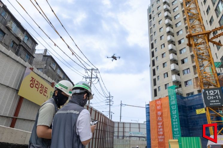 HDC현대산업개발, 드론 띄우고 타워 CCTV 확대…스마트건설로 현장 혁신